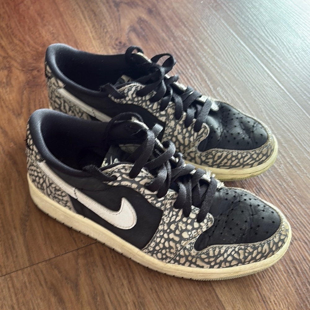 Nike Black and White Sneakers